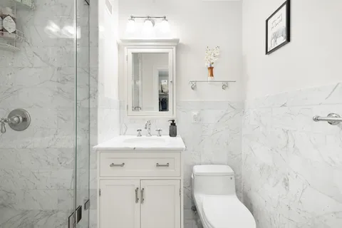 $995,200 | 555 Main Street, Unit 1002 | Roosevelt Island