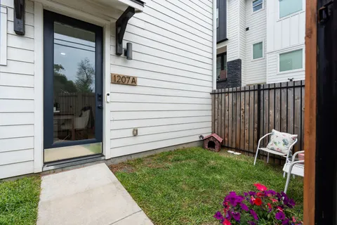 $555,000 | 1207 East 24th Street, Unit A, Houston, TX 77009