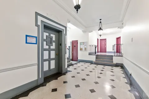 $597,000 | 79-15 35th Avenue, Unit 3E | Jackson Heights