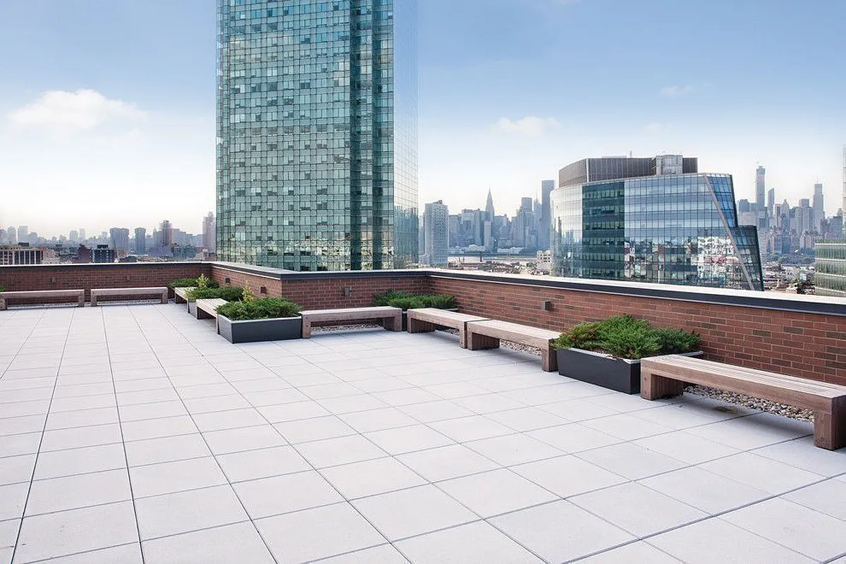 26-14 Jackson Avenue, Unit PHD Queens, NY 11101 - Photo 6 of 11 a view of terrace with city view