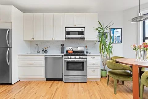 $1,150,000 | 634 11th Street, Unit 4/F | Park Slope