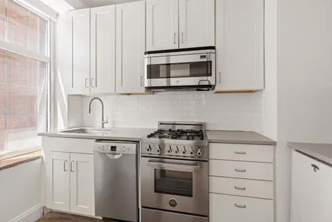 $615,000 | 410 West 24th Street, Unit 6B | Chelsea