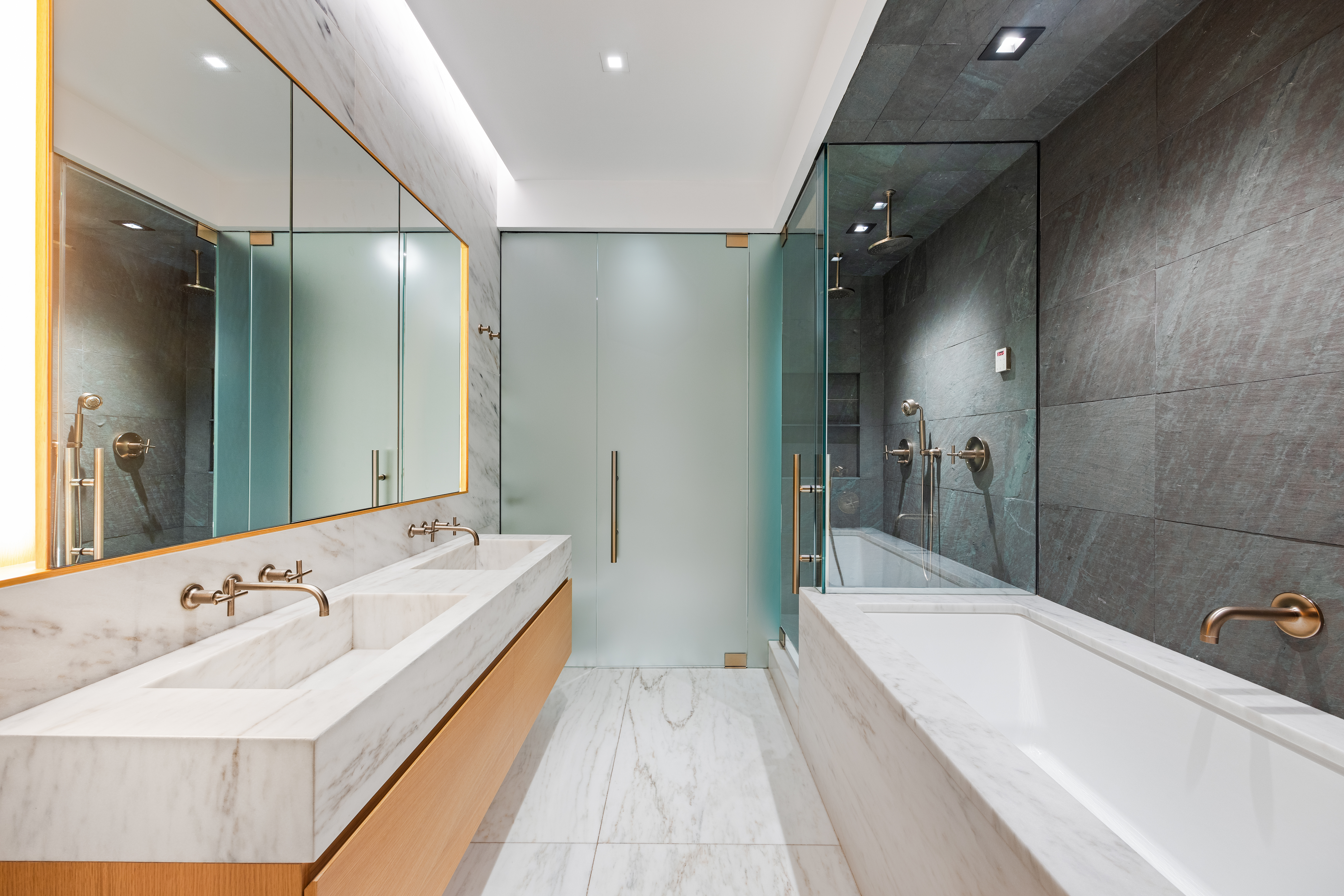 60 White Street, Unit 4E Manhattan, NY 10013 - Photo 14 of 19 a bathroom with a bathtub and a sink