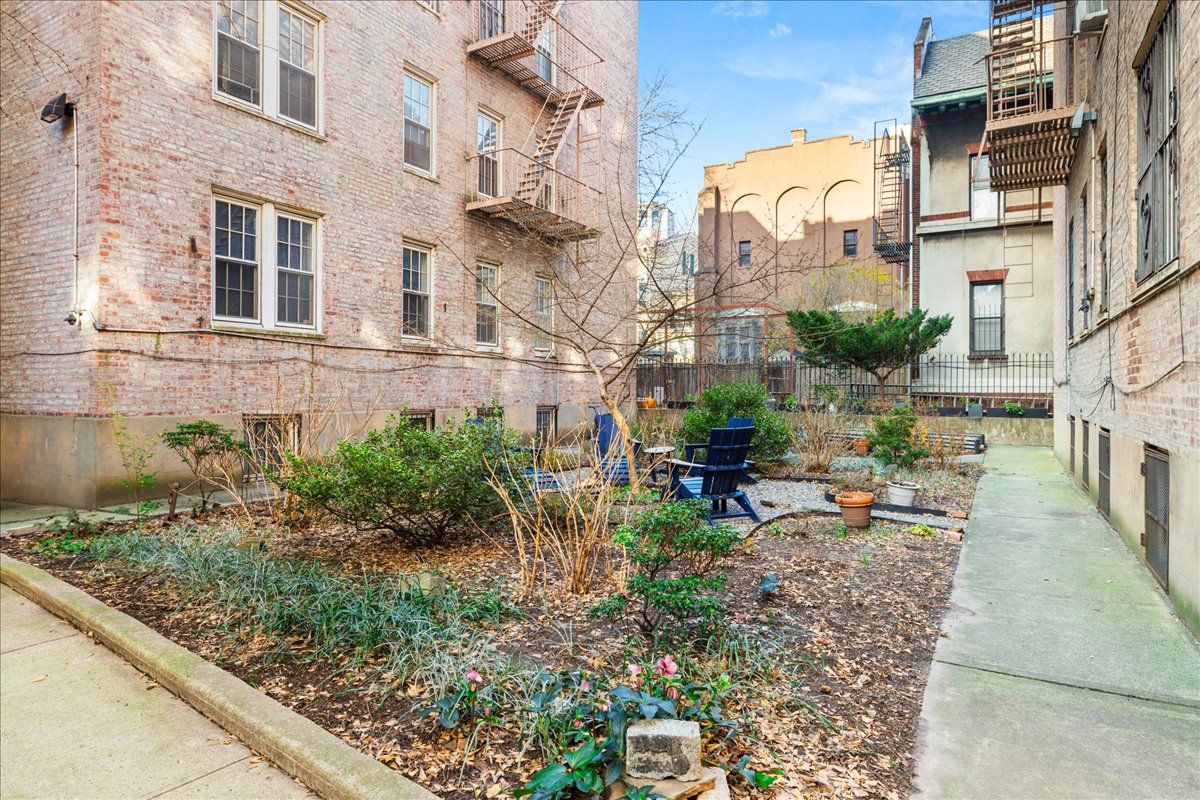 $805,000 | 360 Clinton Avenue, Unit 3D | Clinton Hill