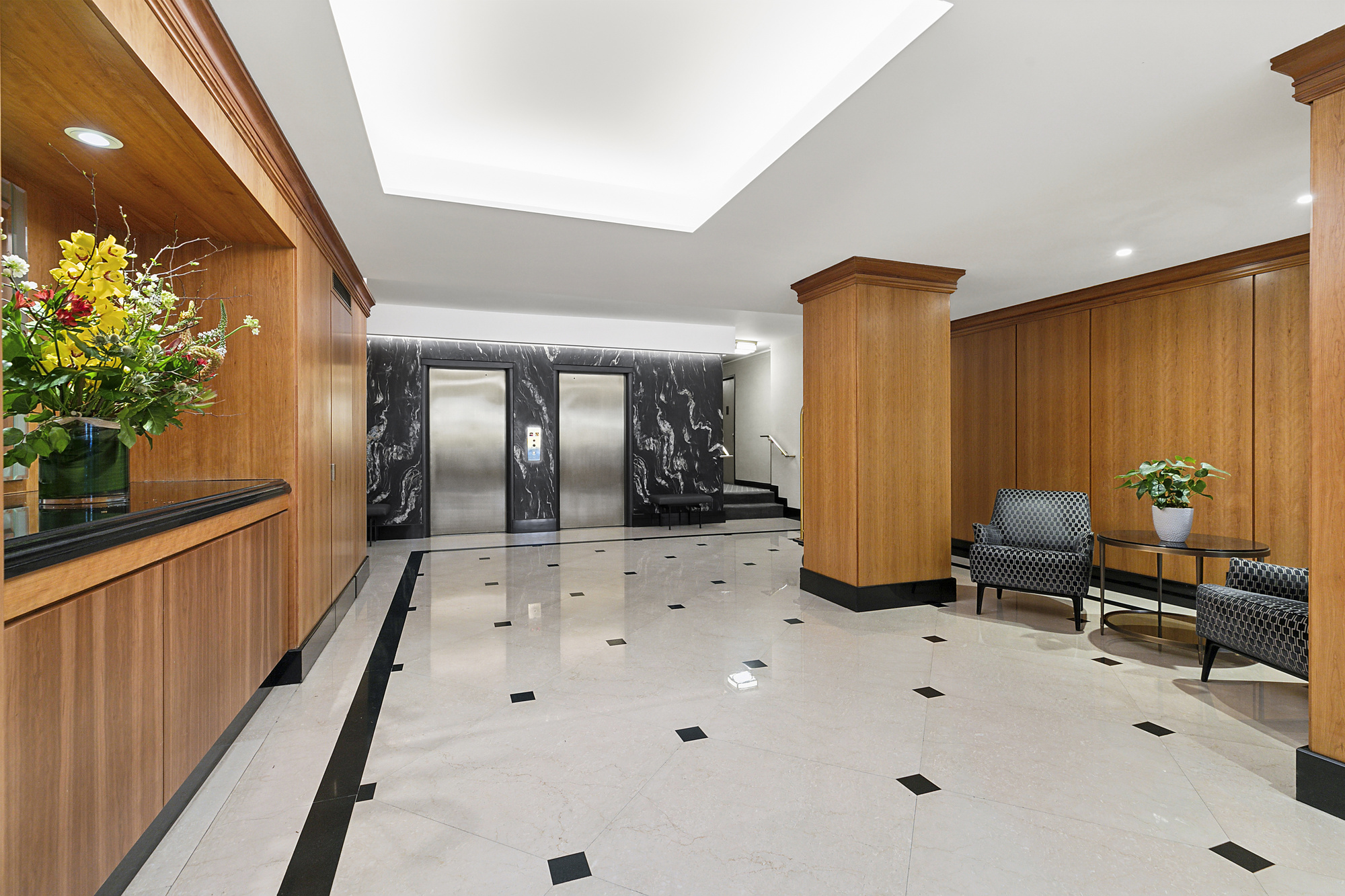 1199 Park Avenue, Unit 2J Manhattan, NY 10128 - Photo 6 of 8 a view of a hallway with workspace