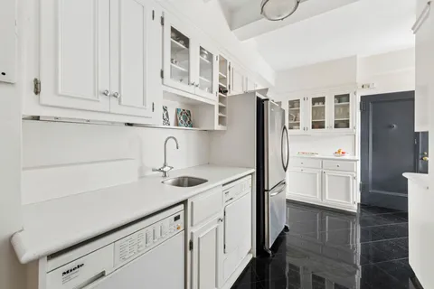 $1,895,000 | 520 East 86th Street, Unit 9B | Upper East Side