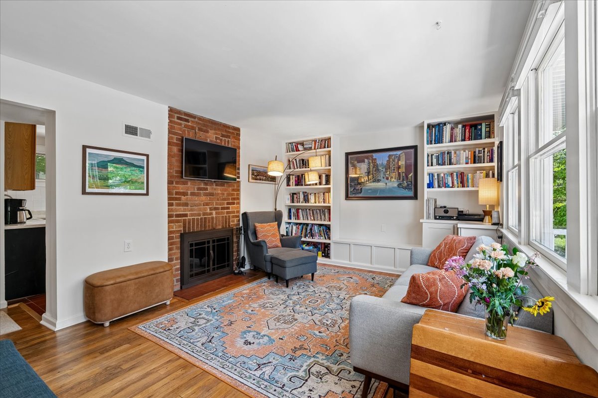 905 Robin Road Silver Spring, MD 20901 - Photo 3 of 43