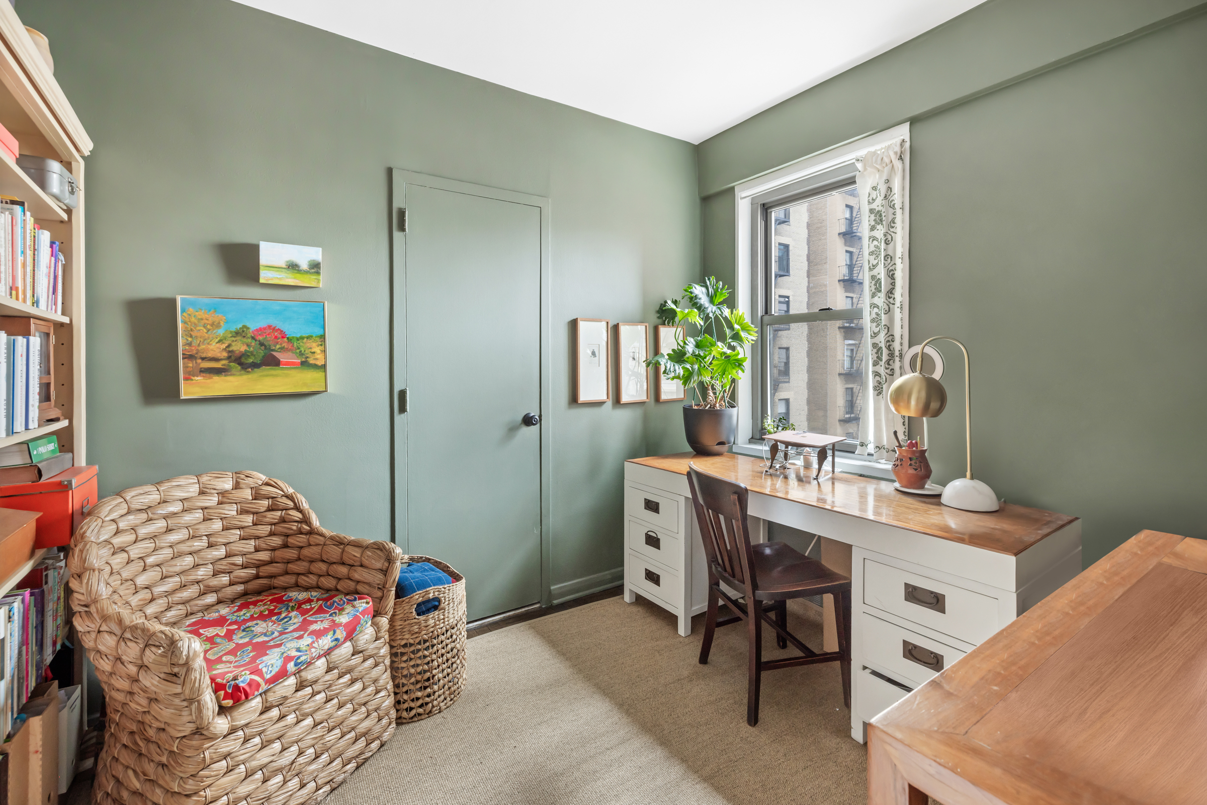 16 Sutton Place, Unit 11A Manhattan, NY 10022 - Photo 12 of 19 a bedroom with a bed and a table in it