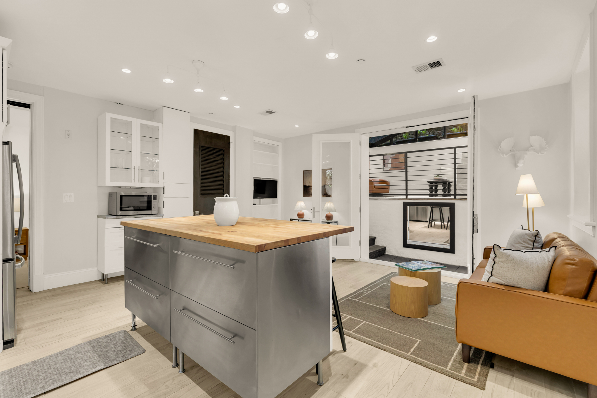 2009 Columbia Road Northwest, Unit 2 Washington, DC 20009 - Photo 6 of 37