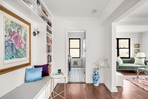 $975,000 | 227 East 57th Street, Unit 14G | Midtown East