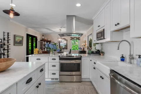 $1,250,000 | 1702 Mason Hill Drive, Alexandria, VA 22307