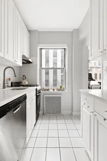 $799,000 | 7 Lexington Avenue, Unit 9F | Gramercy