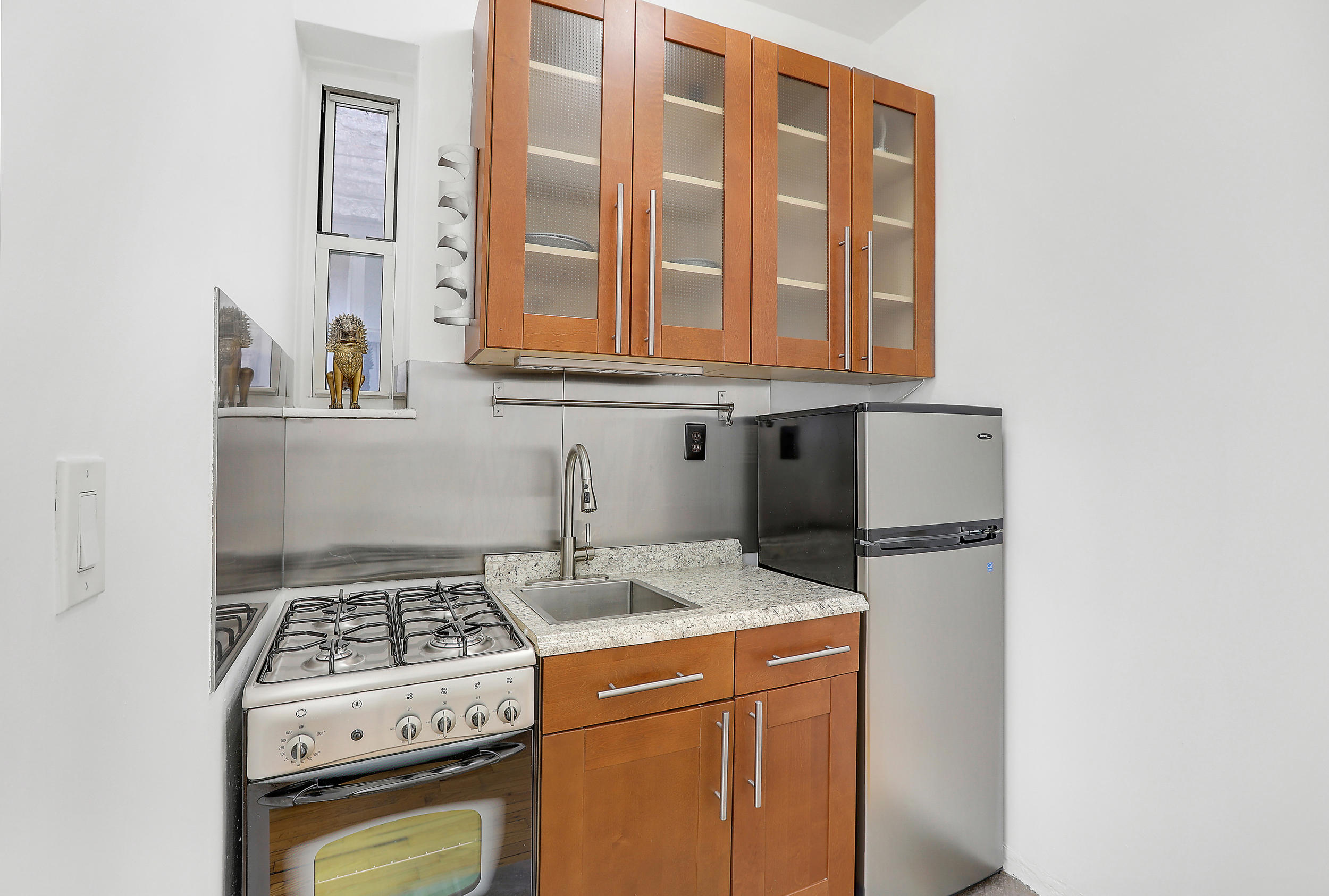 321 East 89th Street, Unit 4E Manhattan, NY 10128 - Photo 7 of 14