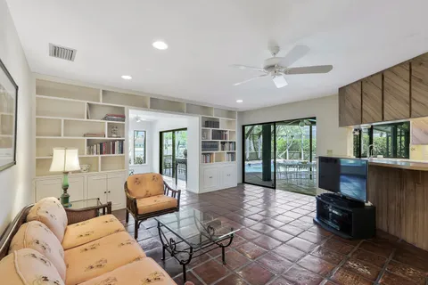 $799,000 | 700 Bald Eagle Drive, Unit 37, Naples, FL 34105