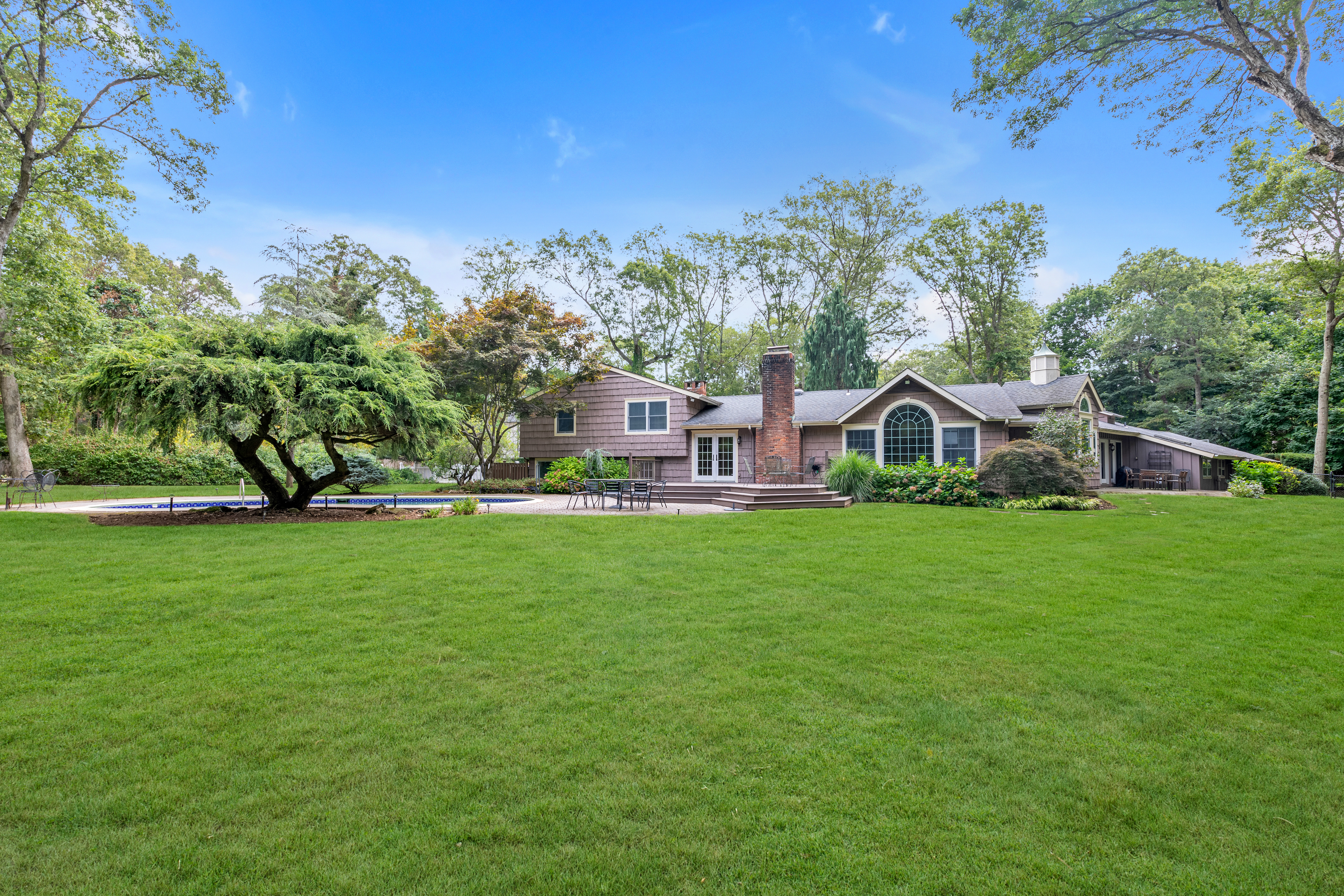 11 Quaker Ridge Road Brookville, NY 11545 - Photo 2 of 34