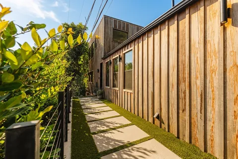 $2,100,000 | 8550 Ridpath Drive, Los Angeles, CA 90046