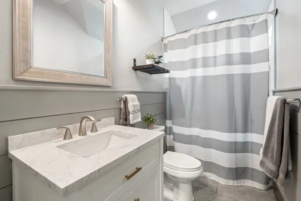 $949,500 | 1614 South College Street, Georgetown, TX 78626