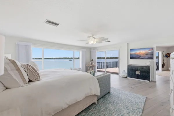 $2,200,000 | 16123 6th Street East, Redington Beach, FL 33708