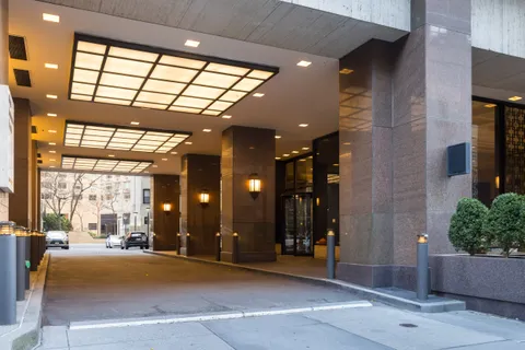 $3,200,000 | 20 West 64th Street, Unit 39K | Upper West Side