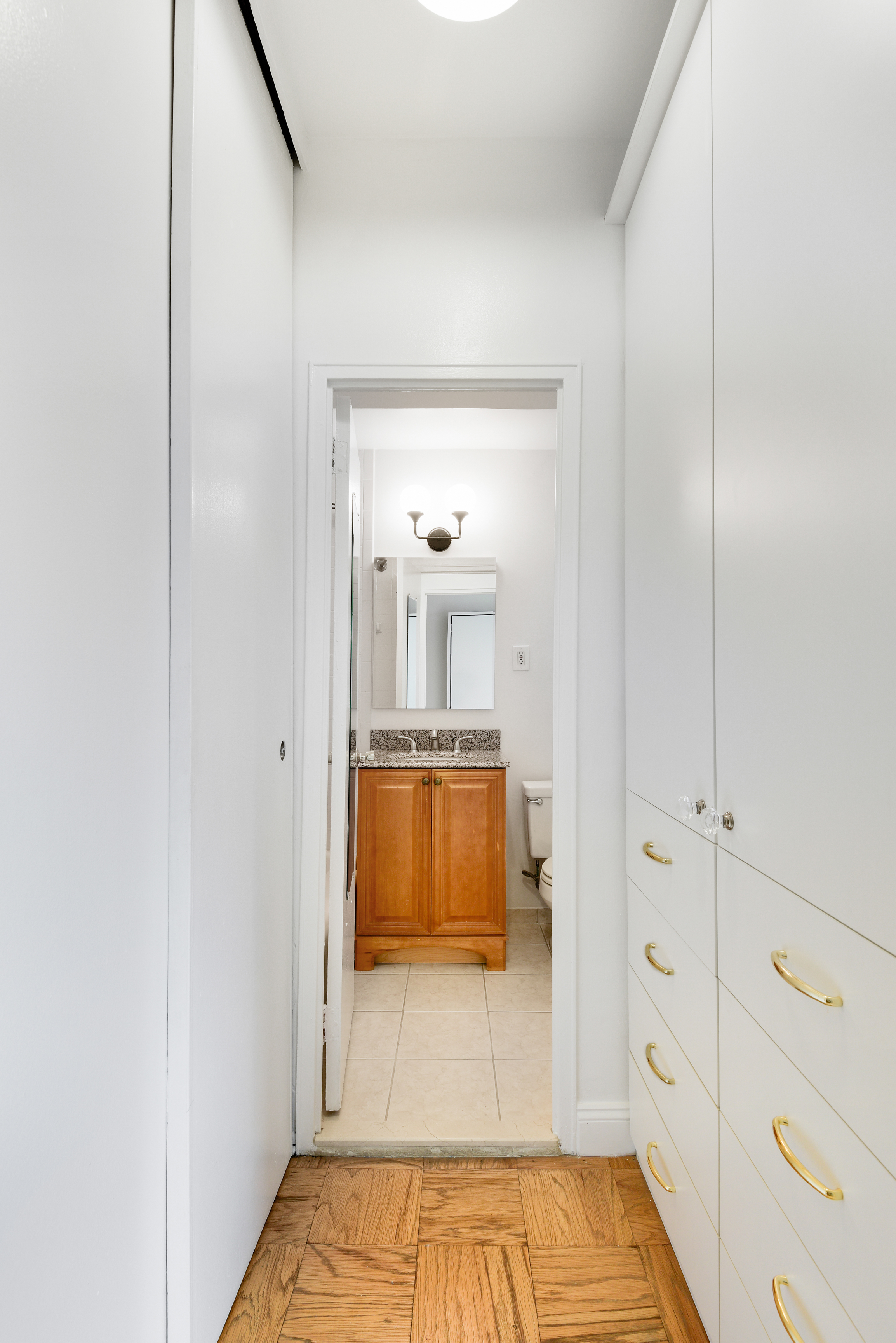 305 East 40th Street, Unit 14V Manhattan, NY 10016 - Photo 13 of 26 a bathroom with mirror and window