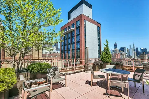 $720,000 | 235 East 22nd Street, Unit 7T | Gramercy