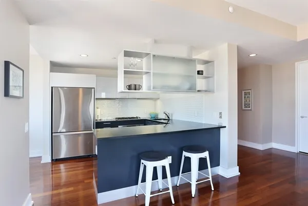 $7,950 | 350 West 42nd Street, Unit 40B | Hell's Kitchen