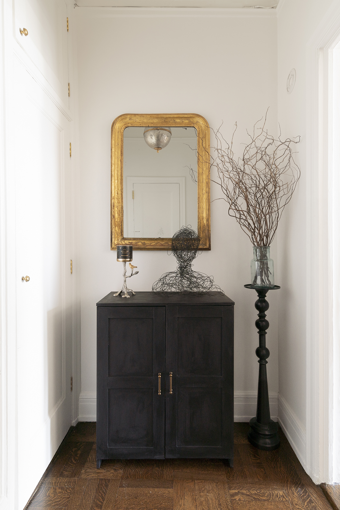 302 West 86th Street, Unit 11C Manhattan, NY 10024 - Photo 3 of 16 a bathroom with a sink and a mirror