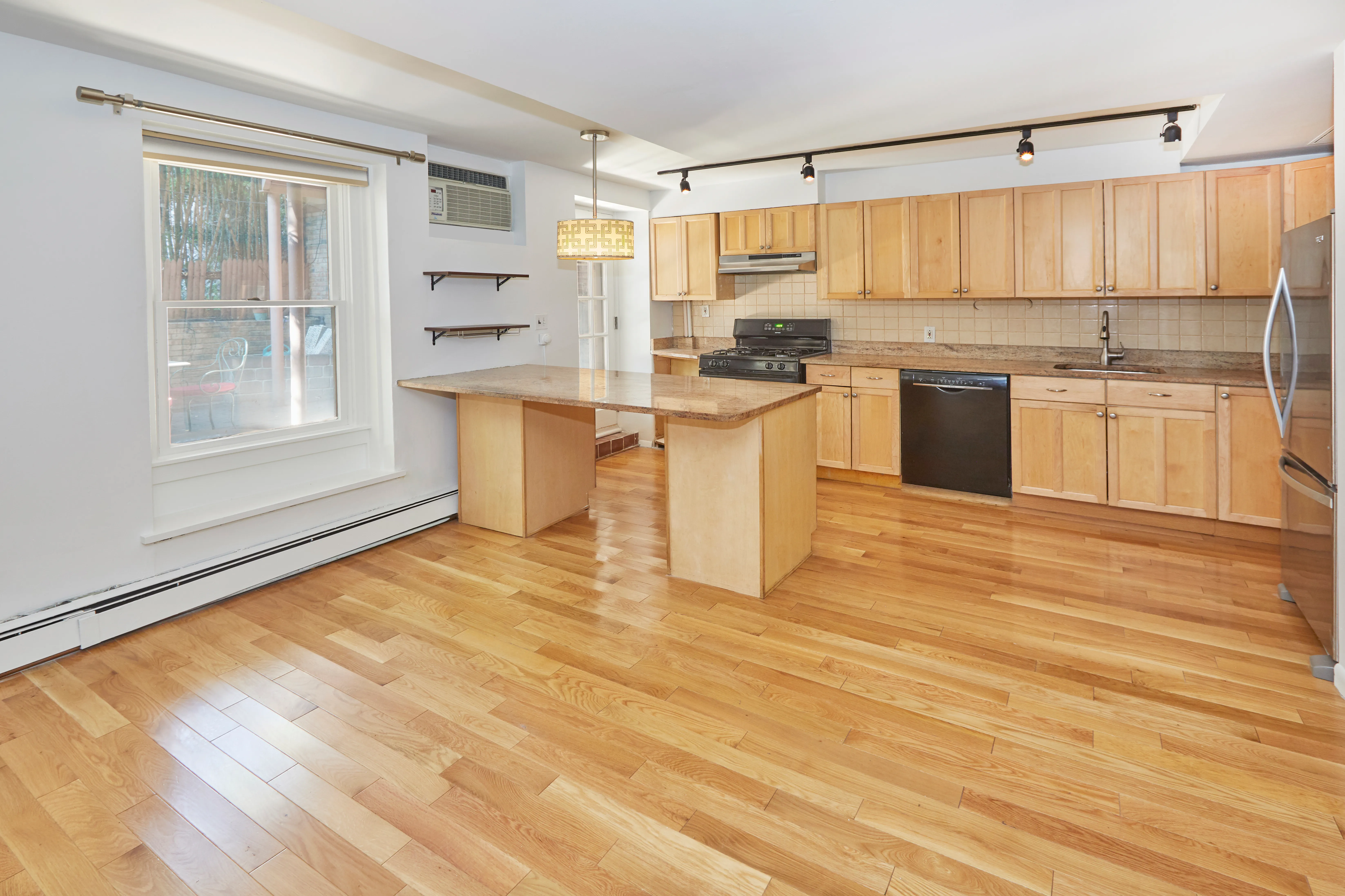 32 East 3rd Street, Unit GARDEN Manhattan, NY 10003 - Photo 3 of 20