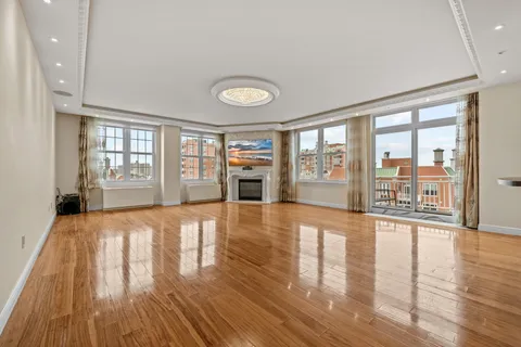 $1,699,000 | 105 Oceana Drive East, Unit PH1D | Brighton Beach