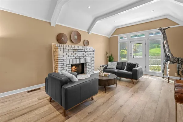 $1,999,000 | 14440 Valley Vista Boulevard, Sherman Oaks, CA 91423