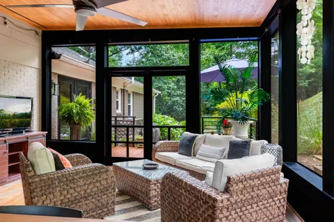 $1,250,000 | 1702 Mason Hill Drive, Alexandria, VA 22307