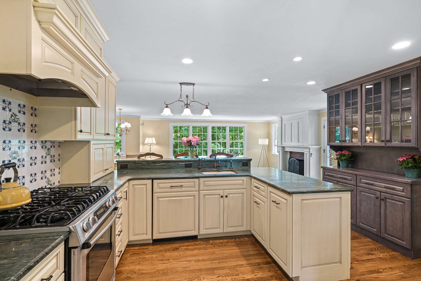 10 Lincoln Circle Wellesley, MA 02481 - Photo 34 of 61