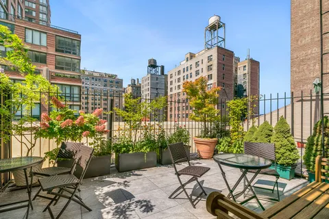 $1,195,000 | 255 West 95th Street, Unit 1B | Upper West Side