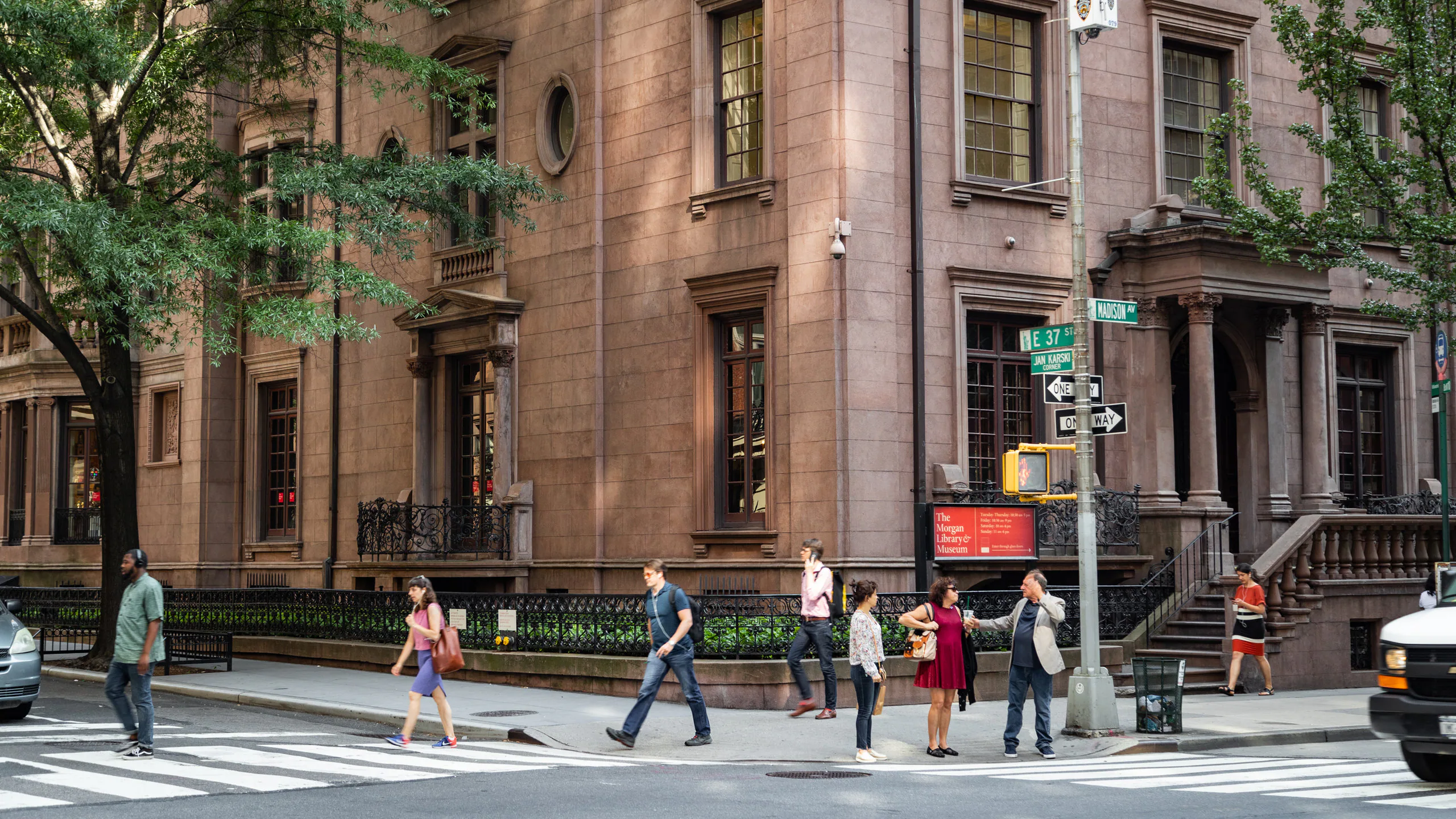 135 East 39th Street, Unit 5E Manhattan, NY 10016 - Photo 11 of 13 a view of street with sitting area