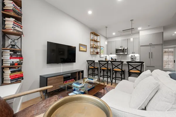 $910,000 | 471 Hanover Street, Unit 2, Boston, MA 02109