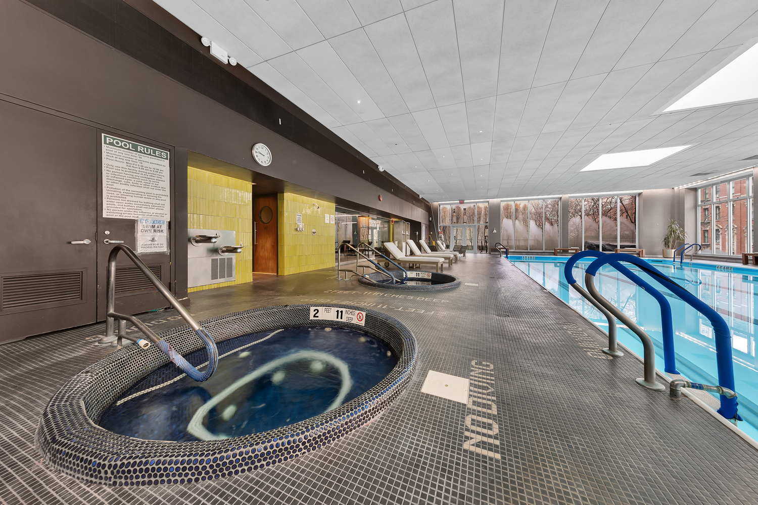 515 East 72nd Street, Unit 36B Manhattan, NY 10021 - Photo 27 of 36 a view of a swimming pool and outdoor space