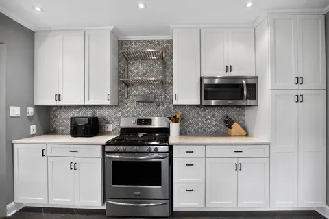 $425,000 | 35 Manor Avenue, Oaklyn, NJ 08107
