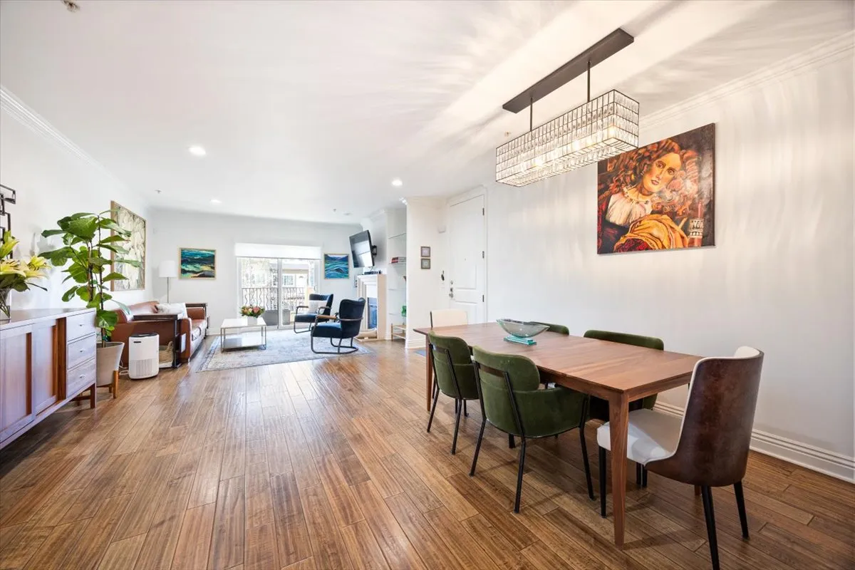 $999,999 | 4394 Farmdale Avenue, Unit 202, Studio City, CA 91604