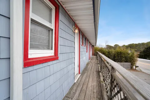 $3,650,000 | 87 North Road, Hampton Bays, NY 11946