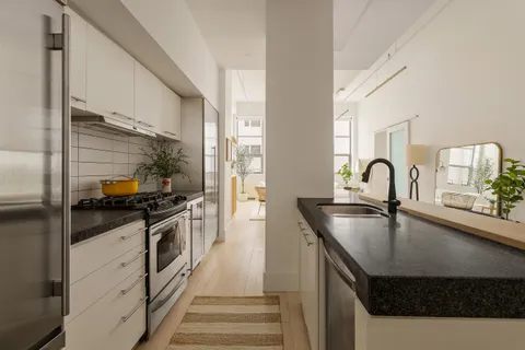 $1,825,000 | 55 Berry Street, Unit 4G | Williamsburg