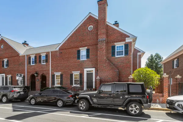$900,000 | 402 2nd Street, Alexandria, VA 22314