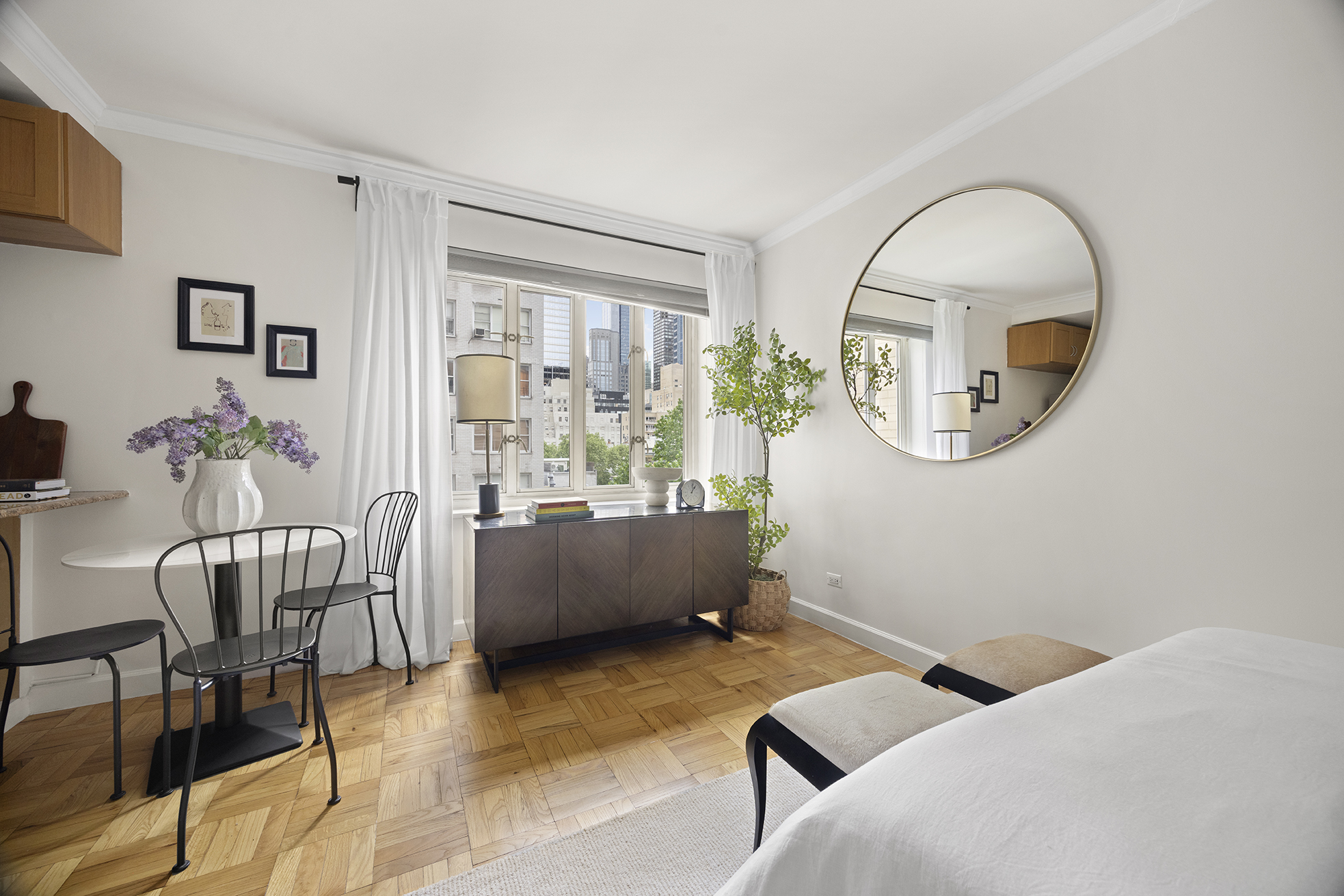 166 East 63rd Street, Unit 8L Manhattan, NY 10065 - Photo 2 of 10