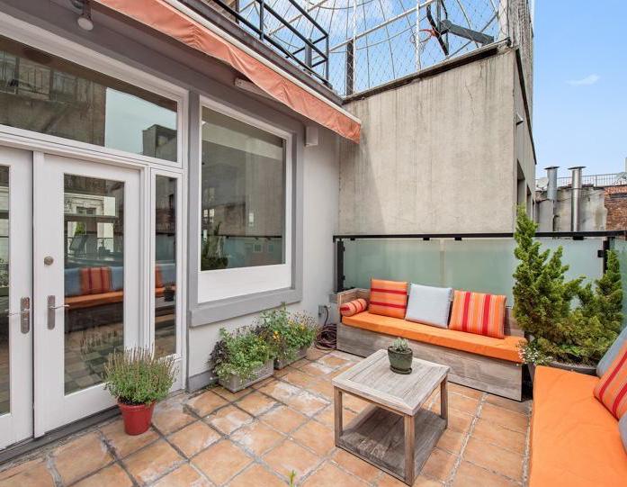 4 Centre Market Place Manhattan, NY 10013 - Photo 9 of 15 a bench that is sitting in front of a building