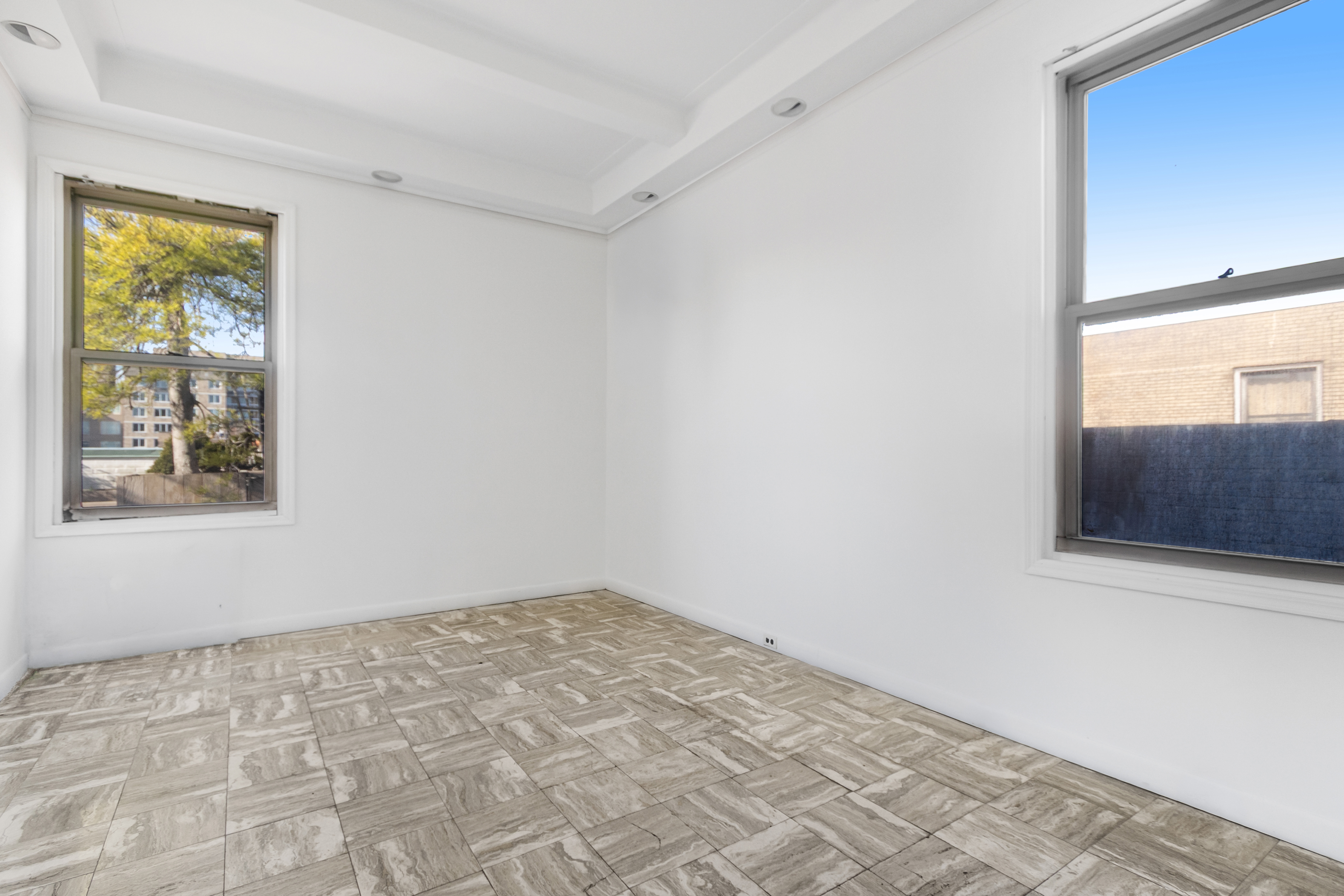 470 West End Avenue, Unit PH-G New York, NY 10024 - Photo 11 of 22 a view of empty room with window