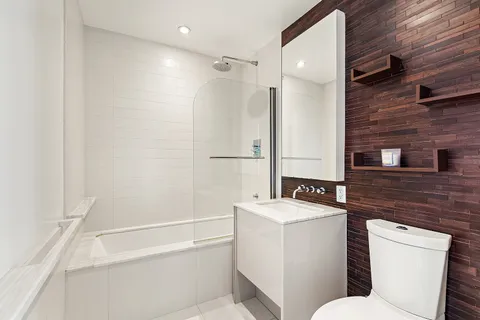 $5,995 | 2 Northside Piers, Unit 17F | Williamsburg