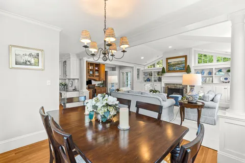 $4,150,000 | 33 Hundreds Circle, Wellesley Hills, MA 02481