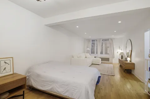 $387,000 | 130 Hicks Street, Unit 1E | Brooklyn Heights