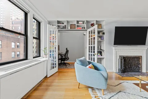 $999,000 | 220 East 73rd Street, Unit 12H | Lenox Hill