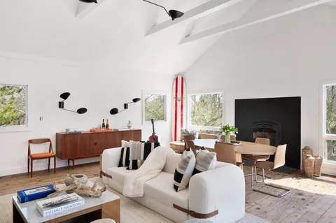 $3,850,000 | 44 Cliff Road, Amagansett, NY 11930