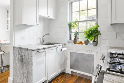 $1,050,000 | 1490 Beacon Street, Unit 4, Brookline, MA 02446